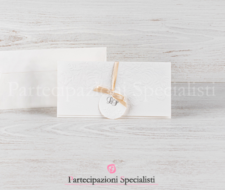 Partecipazioni shabby chic con rose bianche