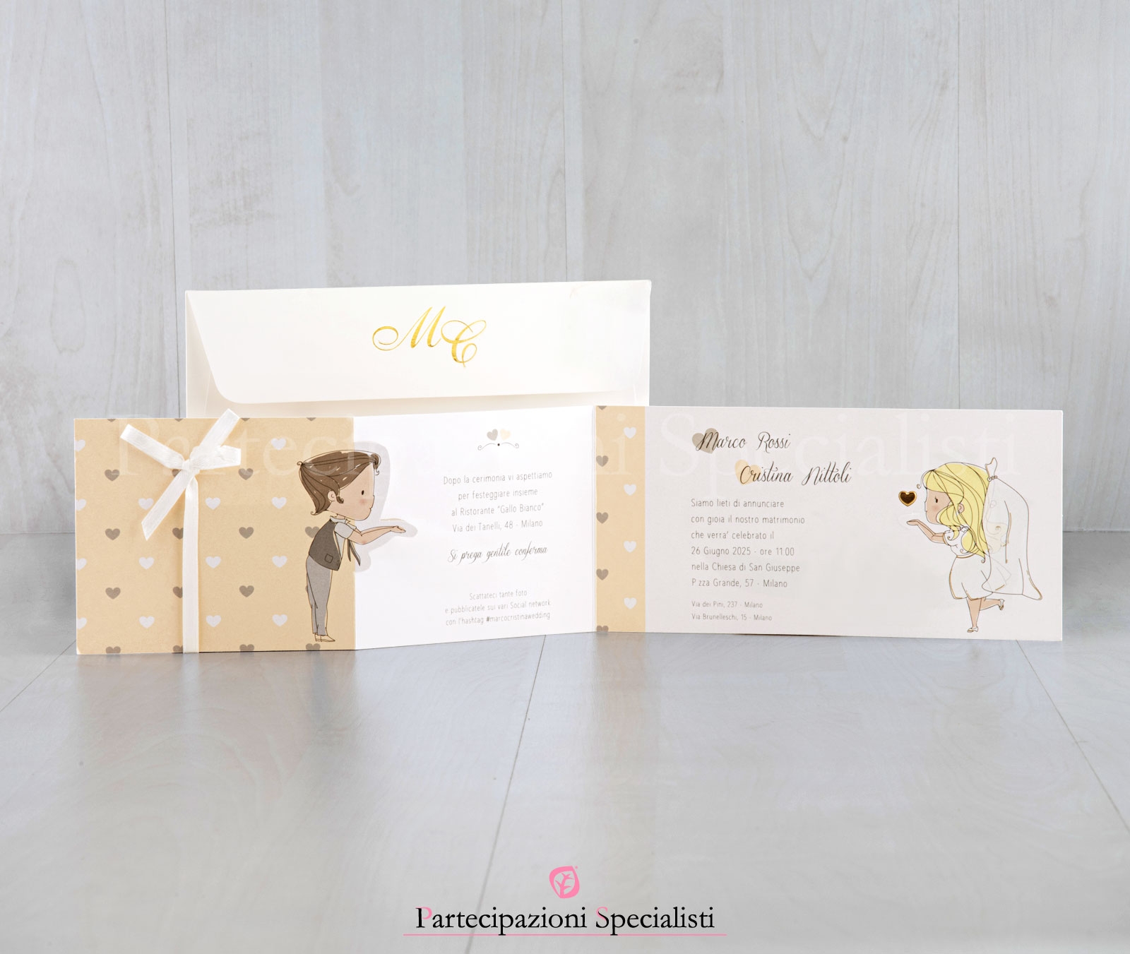 Partecipazione Romantica color Albicocca con Cuori bianchi